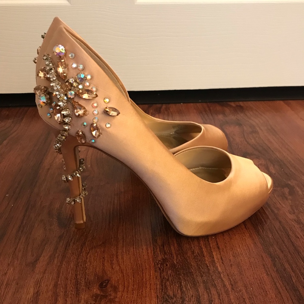 Antonio Melani Carean Pumps